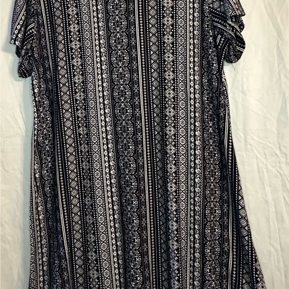 Bobbie Brooks Tops - Bobbie Brooks Women’s Black and White Pattern Dress Size 1X